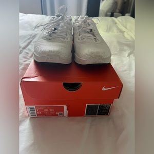 Nike women’s Metcon 5, size 8.5